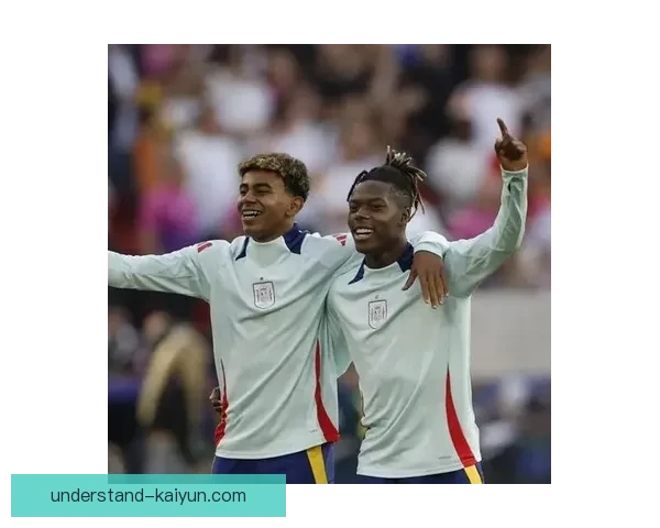 全球足球转会市场激烈竞争 多支豪门球队争夺顶级球员